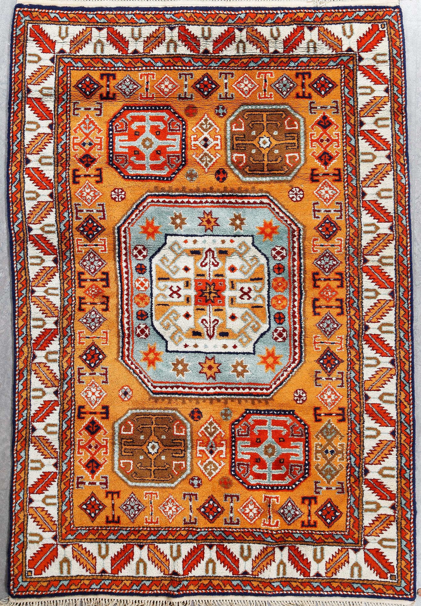 MATTA orientalisk, ca 245x170 cm.