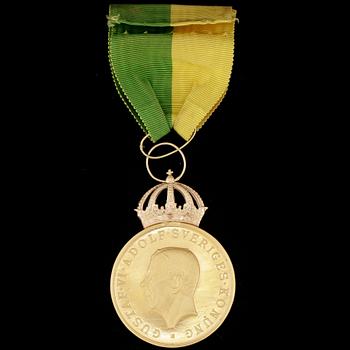 MEDALJ, 18k guld. Kungliga patriotiska Sällskapet, 1974. Vikt ca31g.