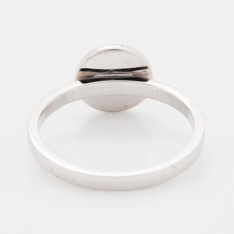 Ring, vitguld med åttkantslipade diamanter.