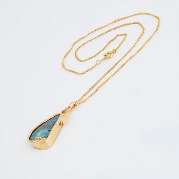 HÄNGE, 18K guld, opal och små briljantslipade diamanter.