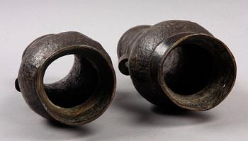 DEKORATIONSVASER, ett par, brons, Kina. 1800/1900-tal.