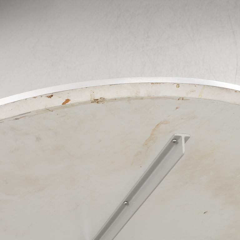 Arne Jacobsen, matbord, "Cirkulär / B825", Fritz Hansen, Danmark.