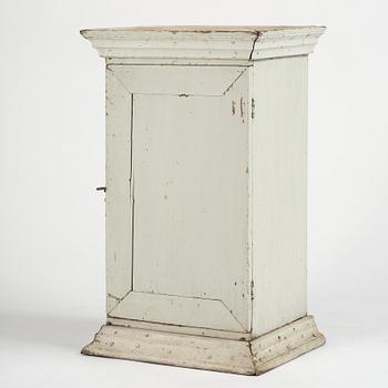 Kolonnskåp, Sverige, omkring år 1800, Gustavianskt.