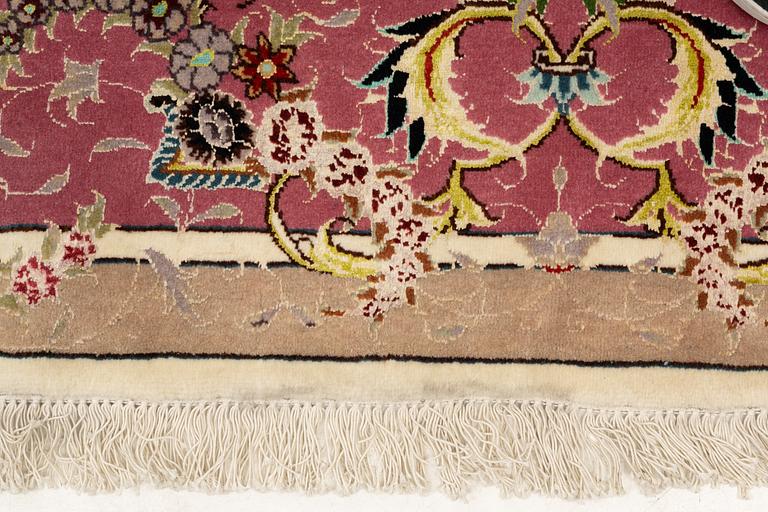 Rug, Tabriz, approx. 290 x 190 cm.