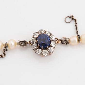 A pearl necklace.