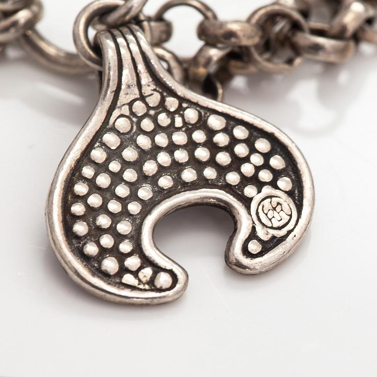 A stelring silver collier "Treasure collier/collection". Kalevala Koru, Helsinki 1989.