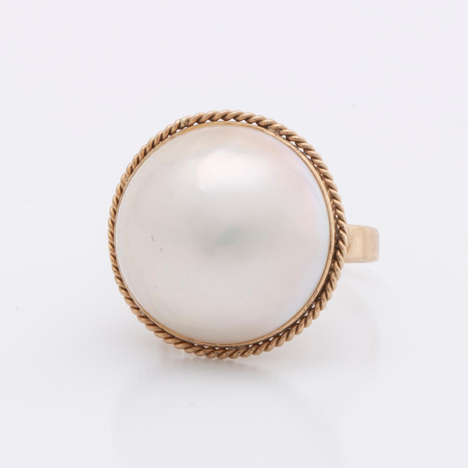 RING and EARRINGS 18K gold mabé-pearls approx 20 mm.