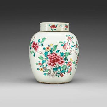 1528. A famille rose jar with cover, Qing dynasty 18th Century.