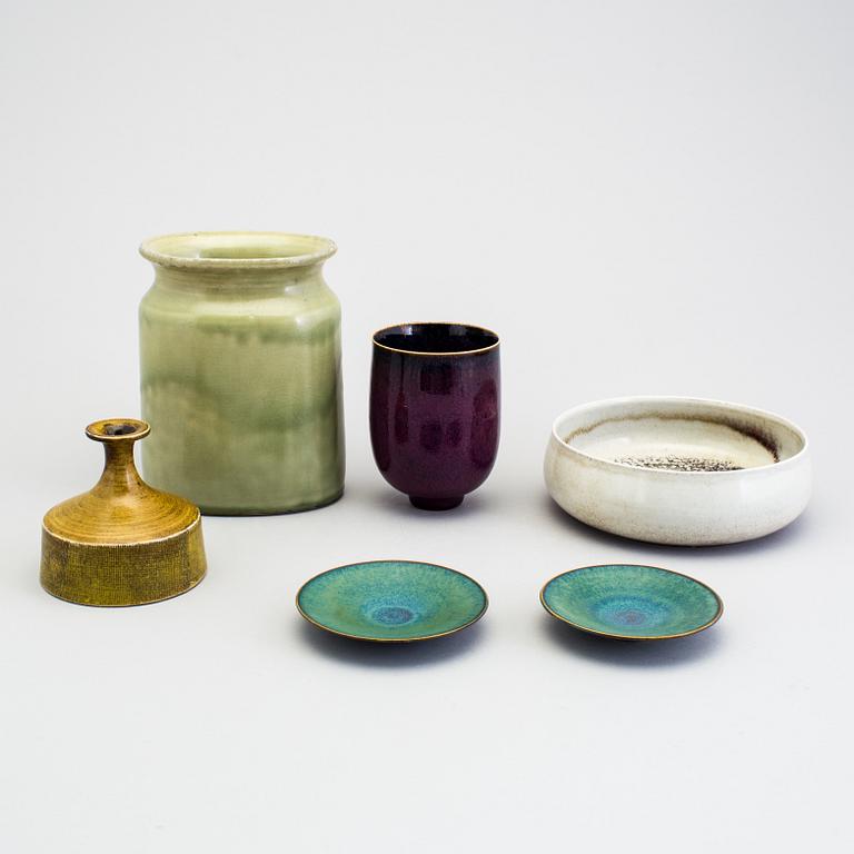 STIG LINDBERG, a lot of six stoneware items, Gustavsberg 1950/70s.