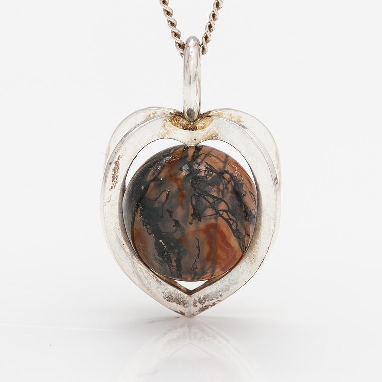 Elis Kauppi, A silver anf moss agate necklace. Kupittaan kulta, Turku.