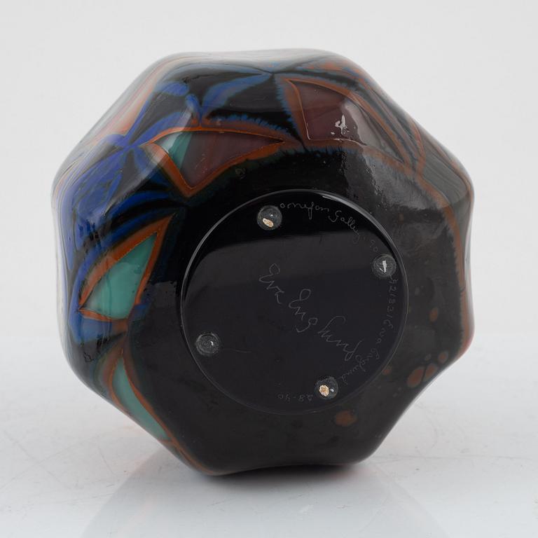 Eva Englund, vas, Millefiore Röd", Orrefors Gallery, 1990.