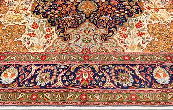 A pictoral Tabriz carpet, ca 403 x 282 cm.