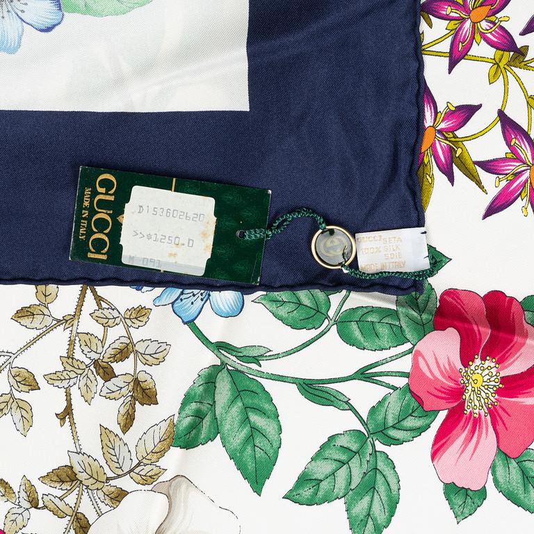 Gucci, scarf, "Flora".