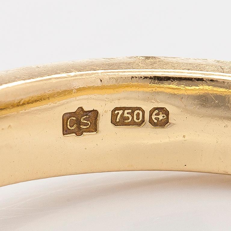 Sormus, 18K kultaa ja briljanttihiottu timantti, Birminham, Englanti.