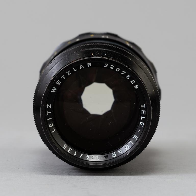 A black Tele-Elmar 1:4 / 135 lens no 2207628, Ernst Leitz, Wetzlar.