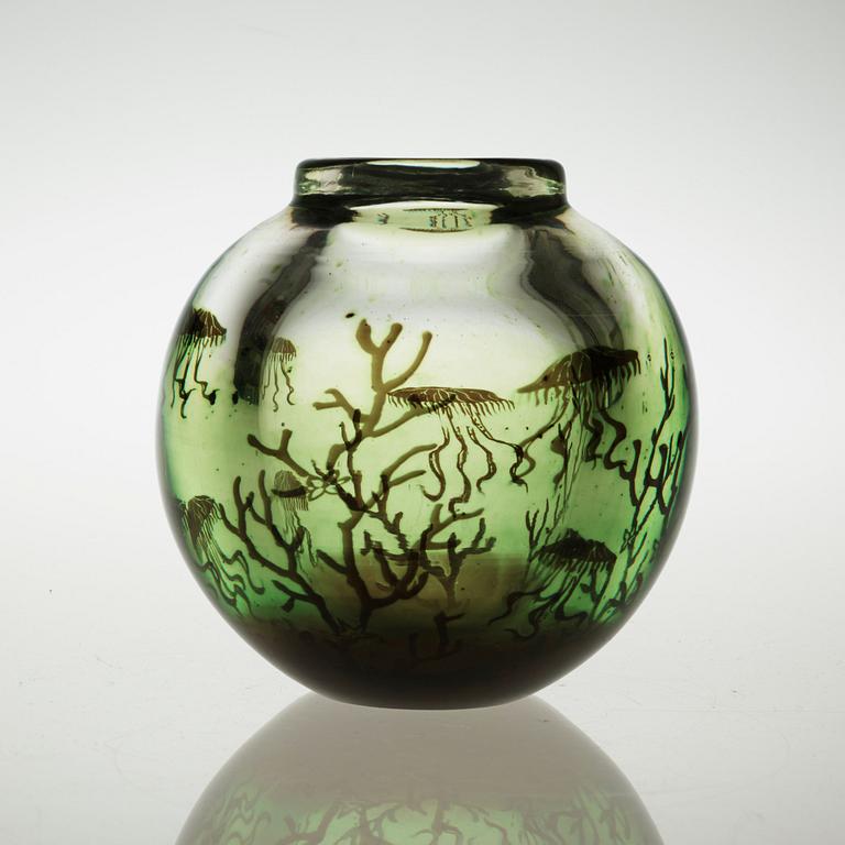 An Edward Hald 'fiskgraal' glass vase, Orrefors 1939.