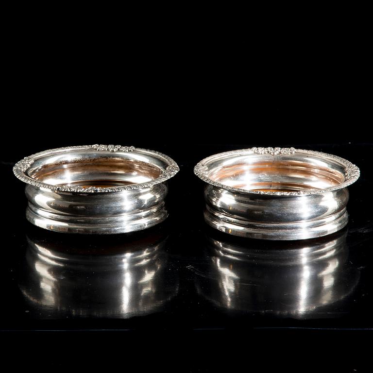 COASTERS, 2 st, nysilver, märkta Bannister, sekelskiftet 1800/1900.