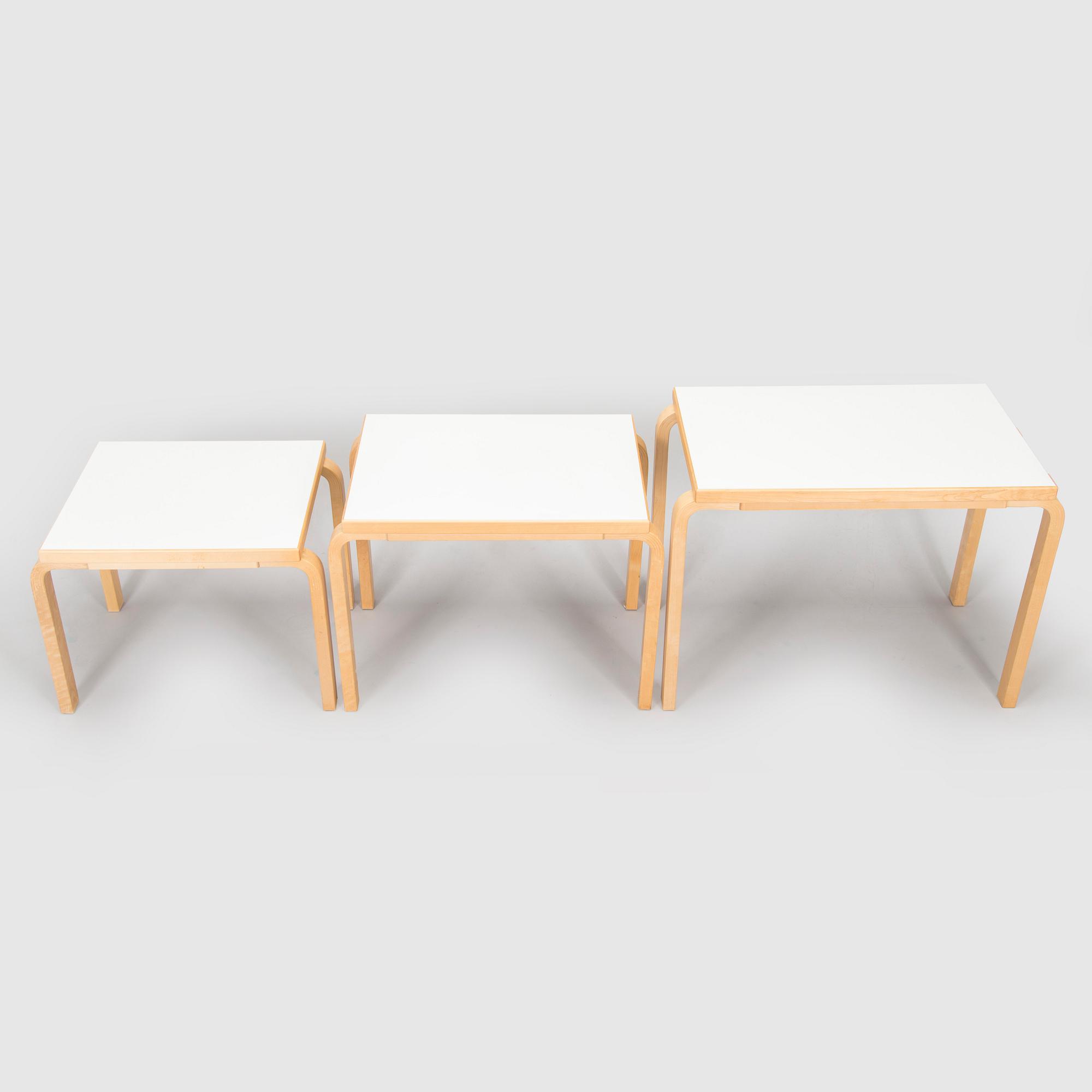 Alvar Aalto, satsbord, 3 delar, modell 88 ABC för Artek 2010/ 2011.