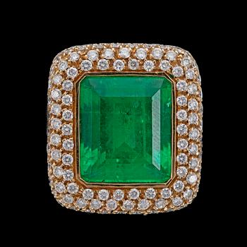 An important step cut emerald, app 15 cts and brilliant cut diamond ring, app. 6 ct.