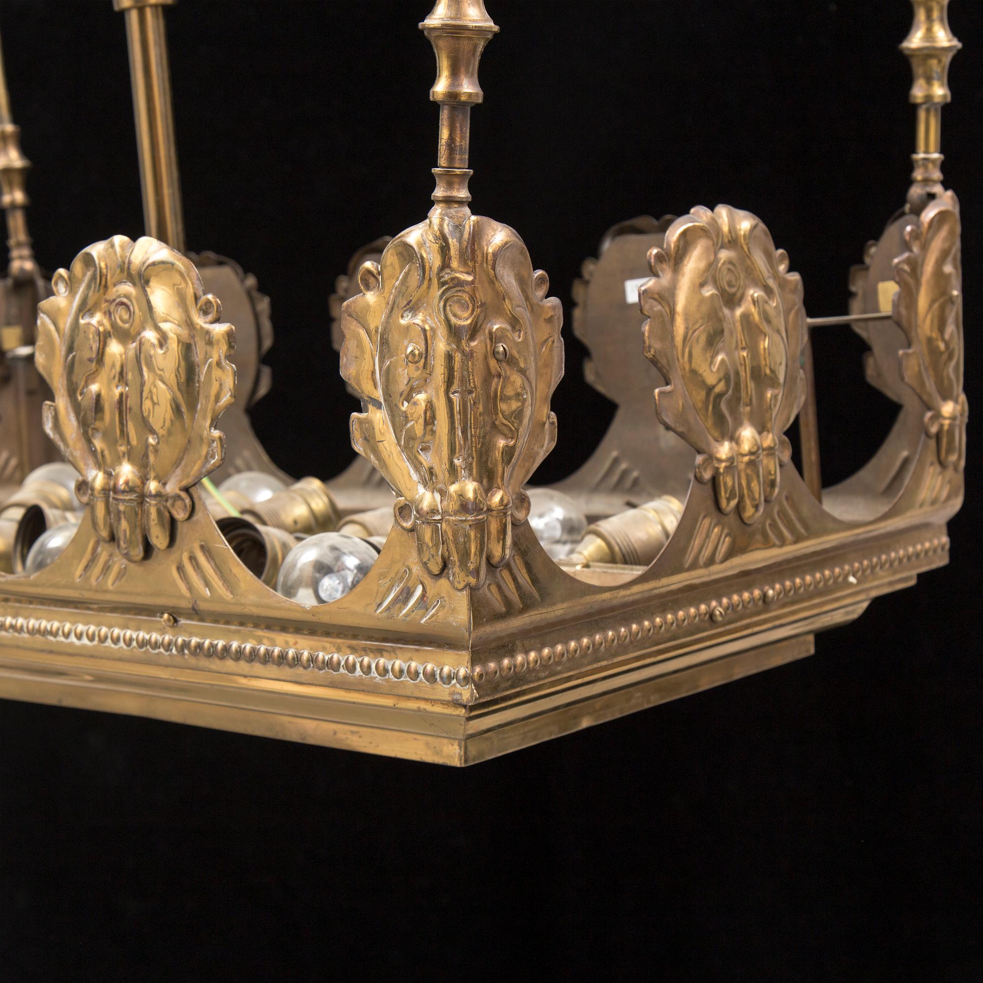 TAKLAMPA / BILJARDBORDSLAMPA, mässing och glas, 1900-talets första hälft.
