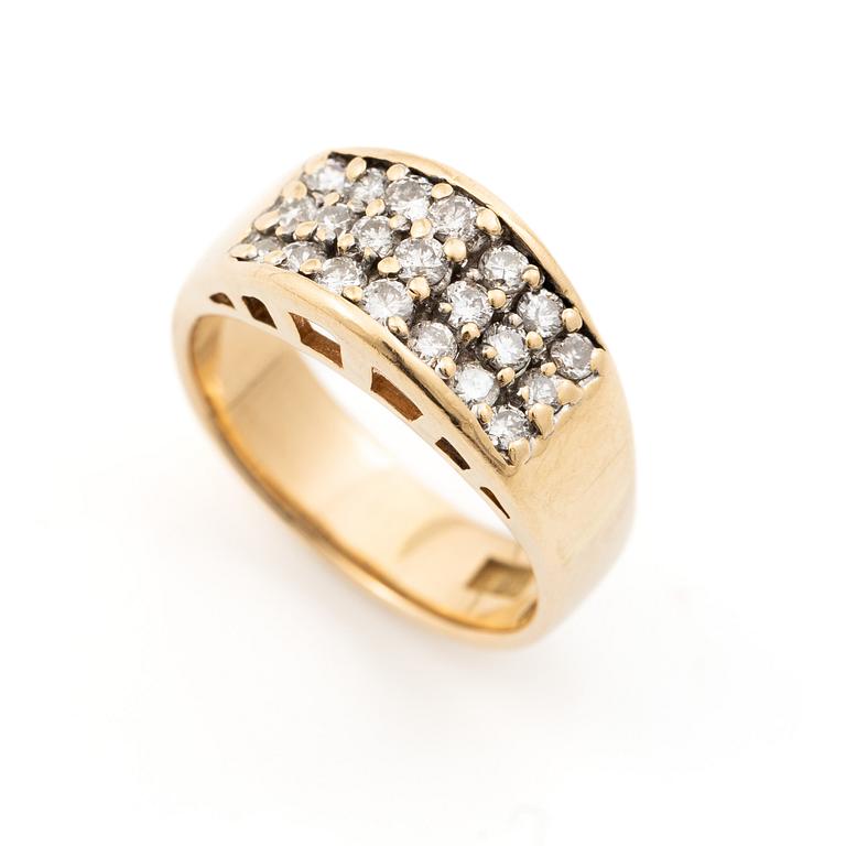 Ring, 18K white gold with brilliant-cut diamonds.