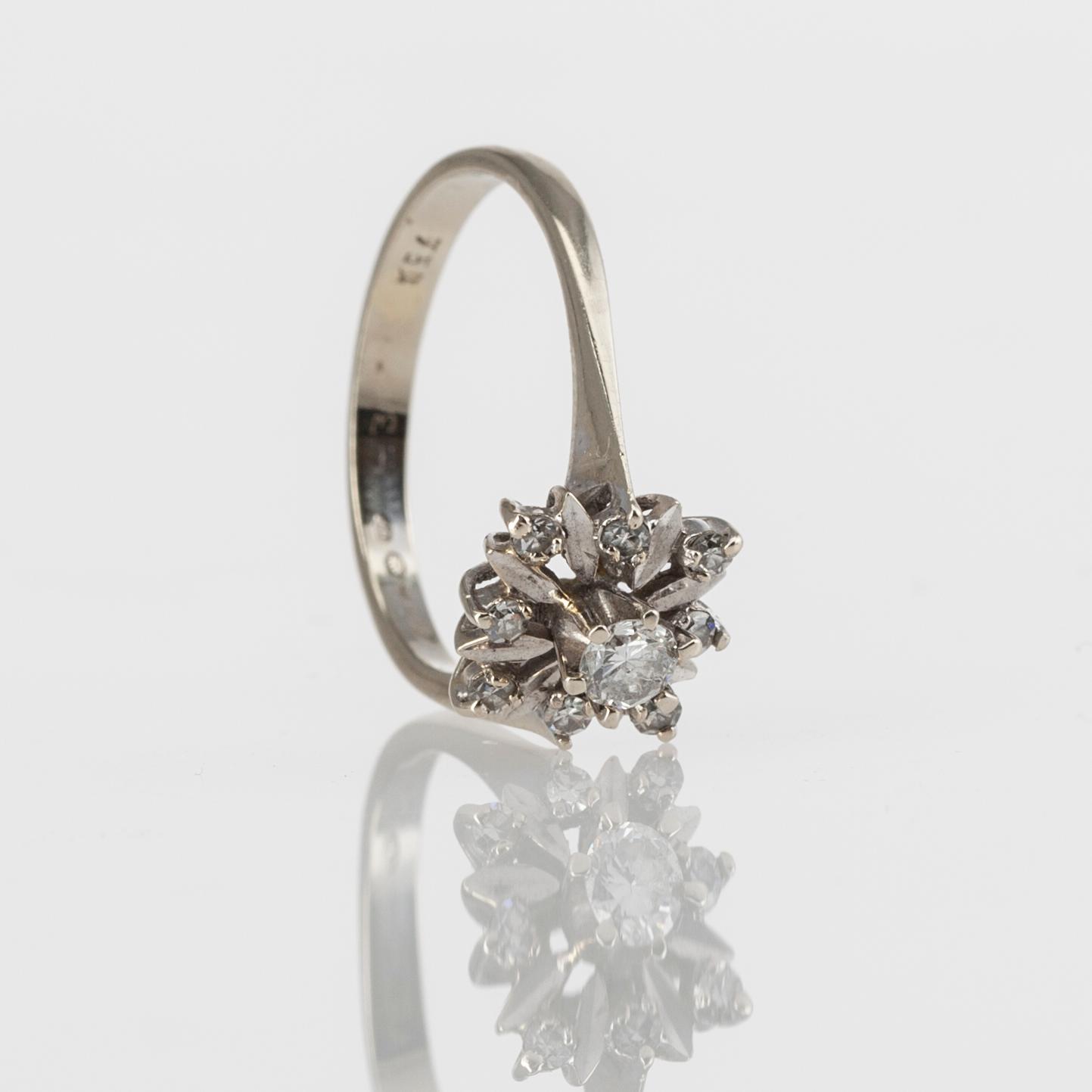 RING, 18K guld, 8+1 st diamanter, tot. ca 0,25 ct. N. Westerback 1973. Vikt ca 2,9 g.