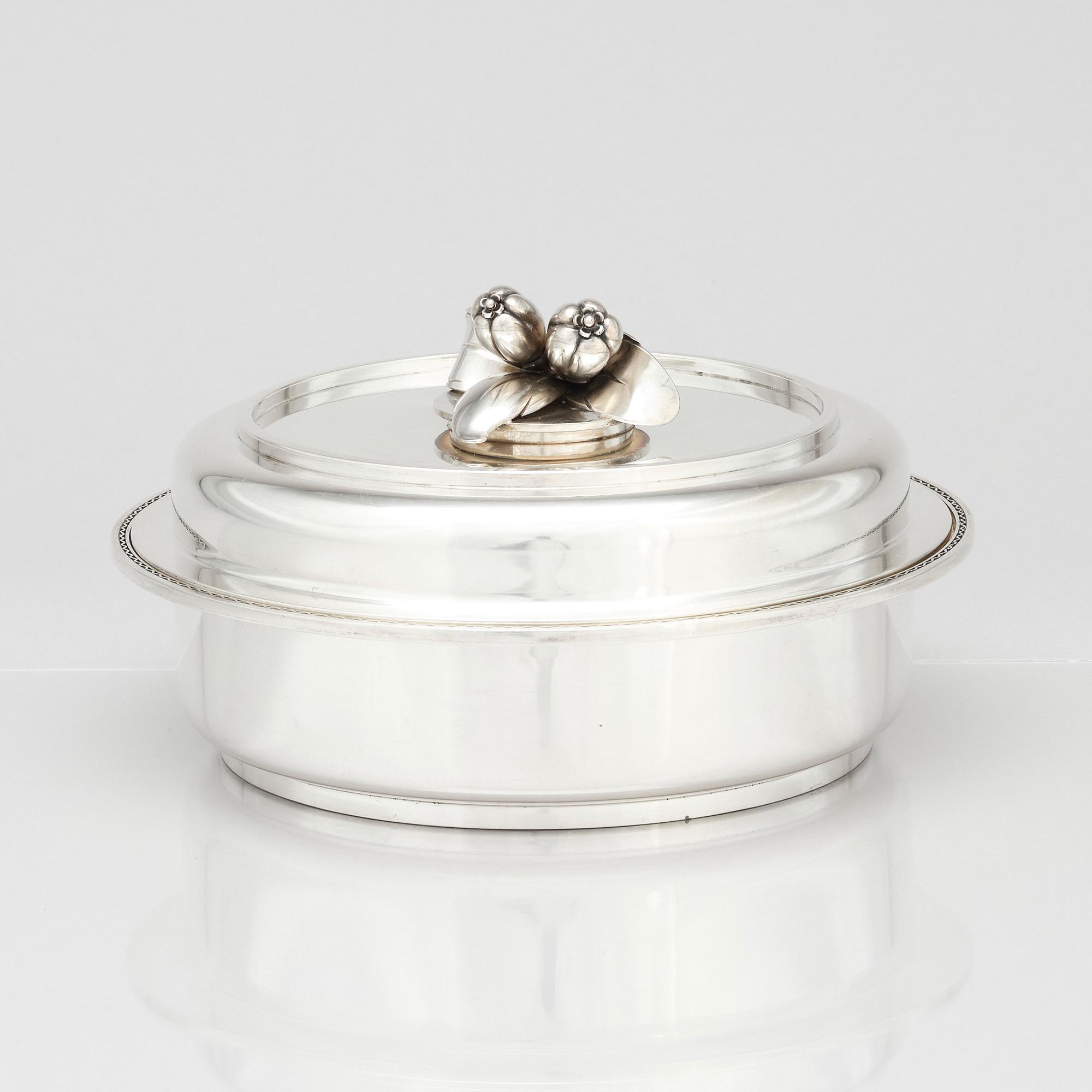 Atelier Borgila, a sterling silver lidded dish, Stockholm 1974.