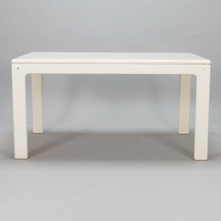 Eero Aarnio, matbord och stolar, 4 st, "Flamingo", Asko 1970-tal.