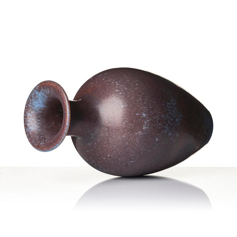 Gunnar Nylund, a stoneware vase, Rörstrand, model AKT, 1950s-60s.