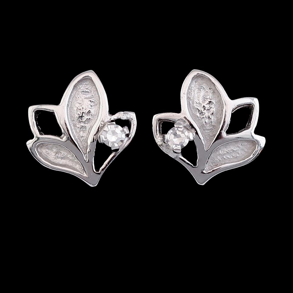 ÖRHÄNGEN, 1 par, 18 k vitguld, Alton, med små briljantslipade diamanter O.045ct. Total vikt ca 2 gram.