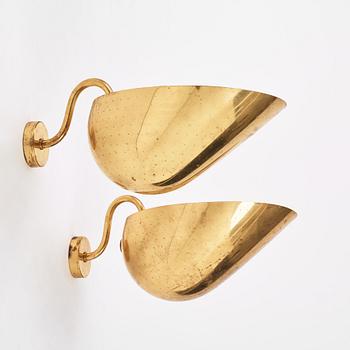 Carl-Axel Acking, a pair of brass wall lamps, model "5019", Bröderna Malmströms metallvarufabrik, Malmö 1940s-50s.