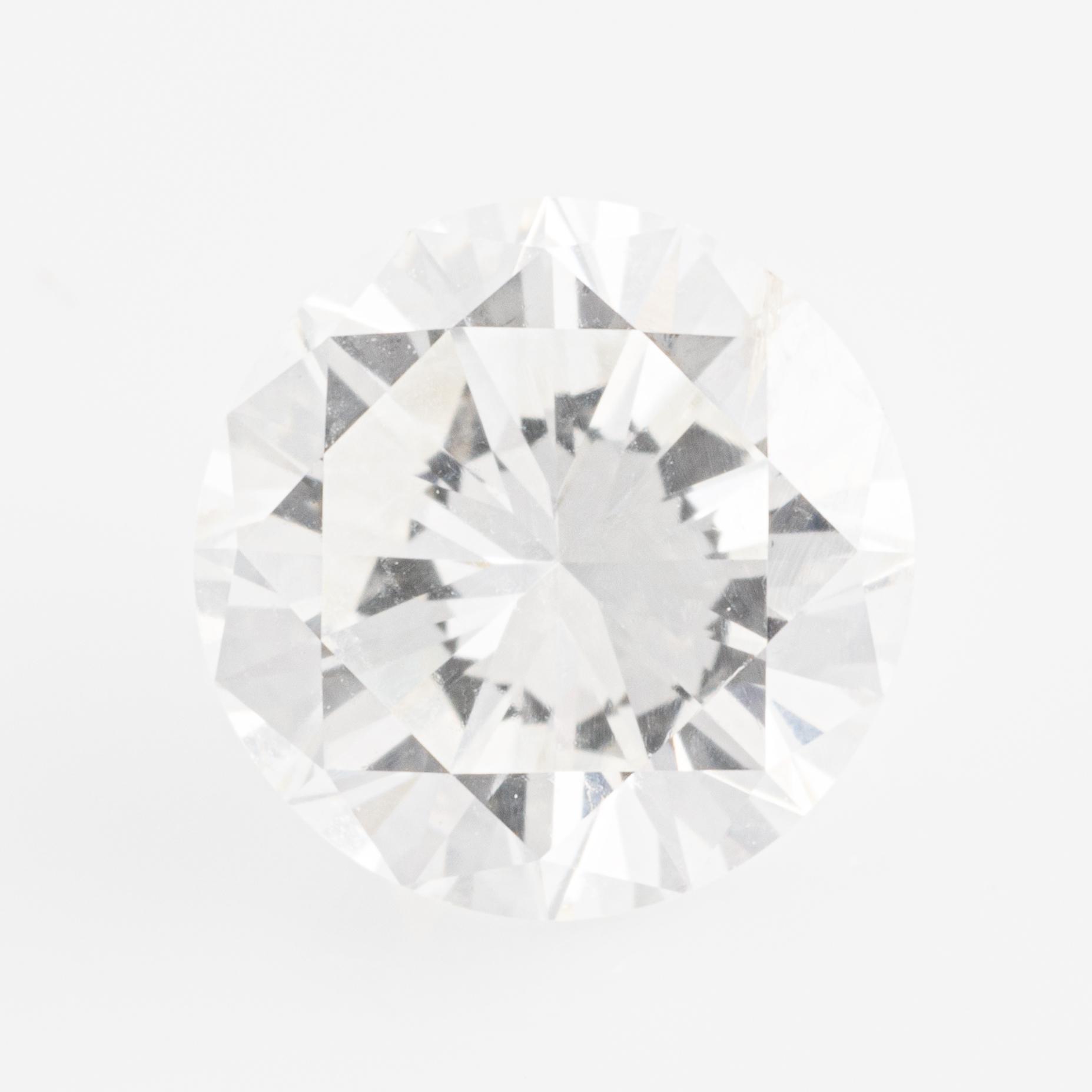 Rund briljantslipad diamant.
