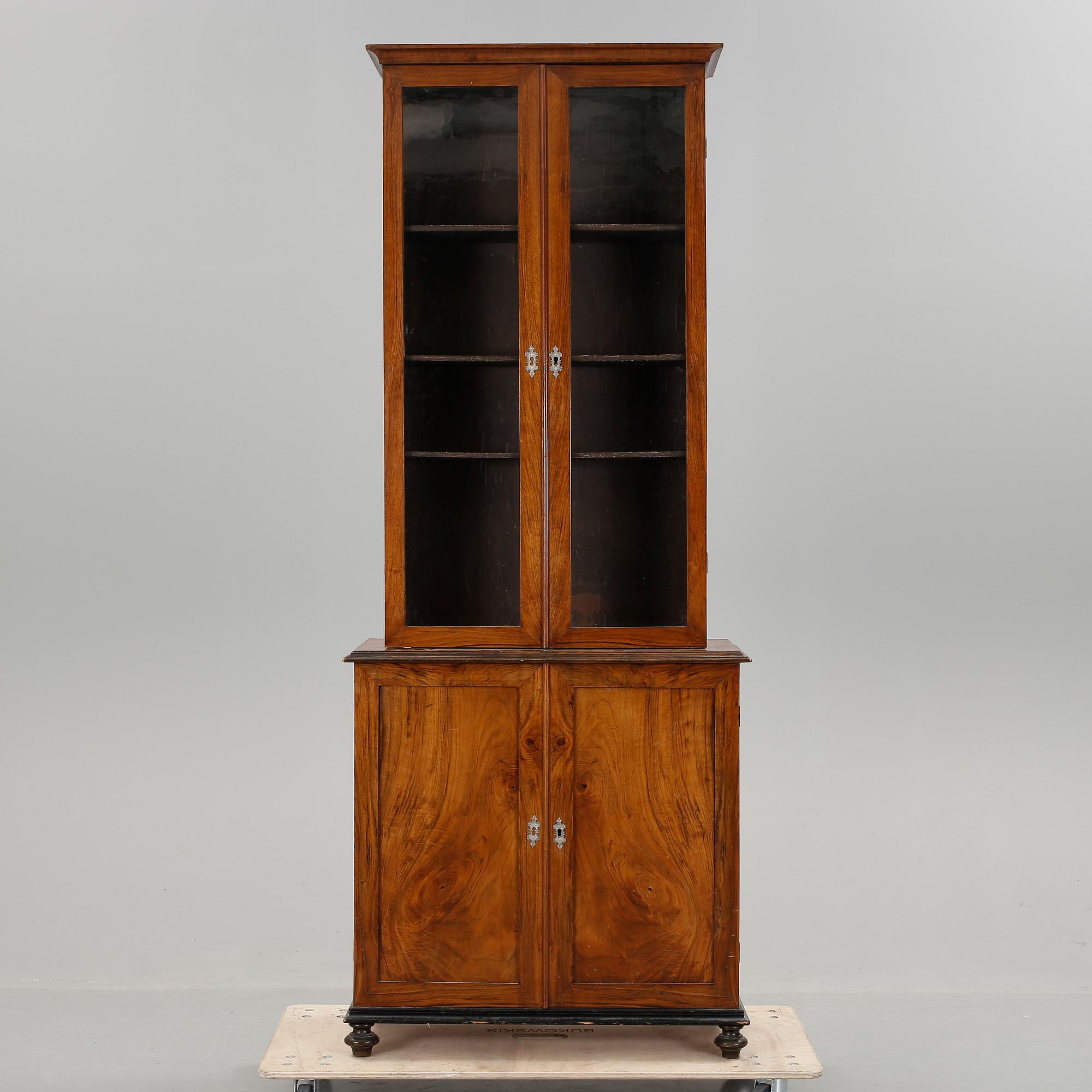 BOKSKÅP, 1800-talets andra hälft.