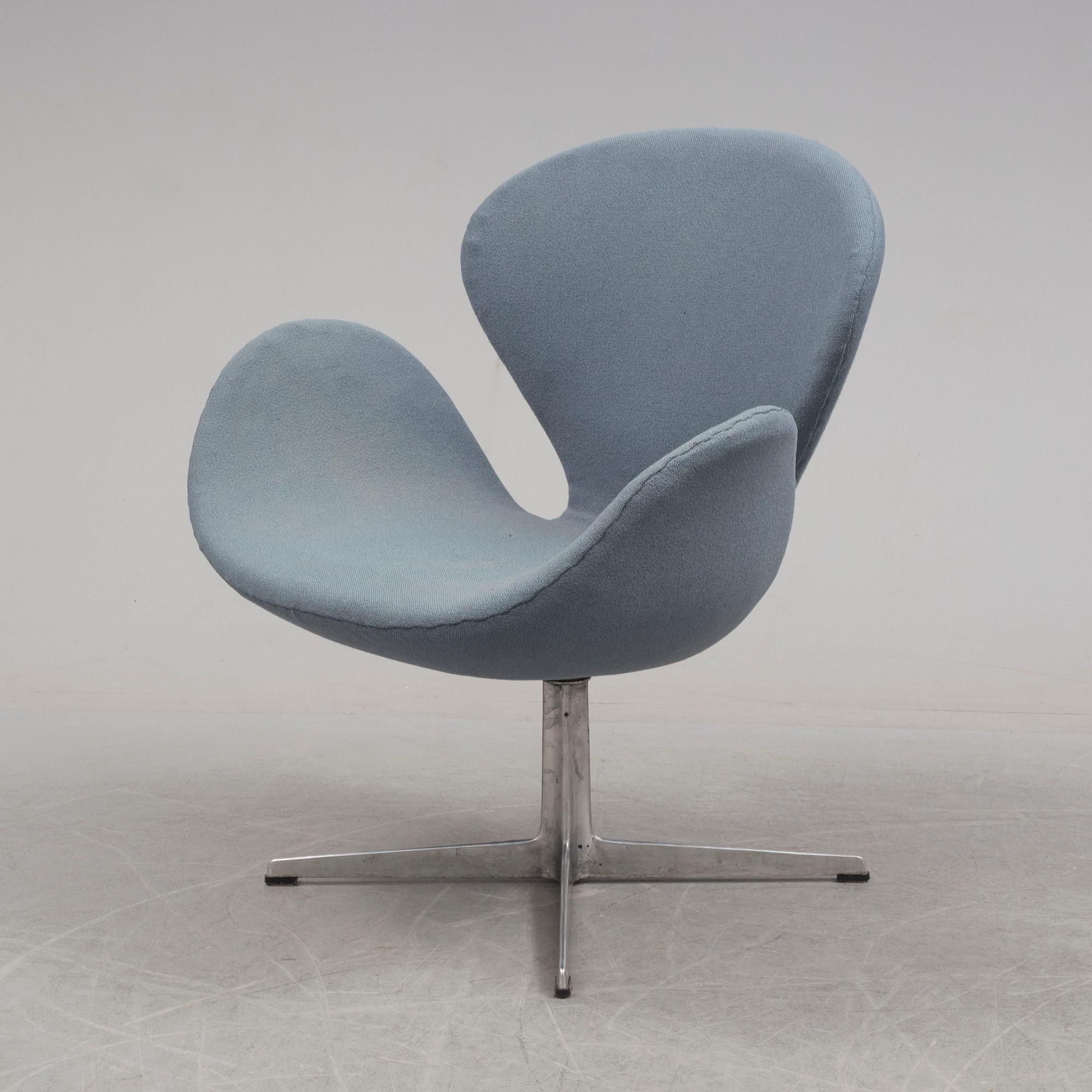 ARNE JACOBSEN, fåtölj, "Svanen", Fritz Hansen, 1970-tal.