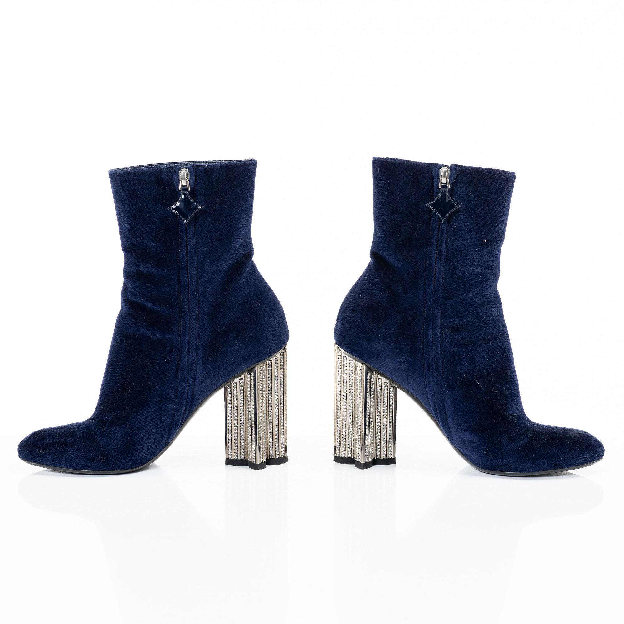 Louis Vuitton, stövletter, "Blue Velvet Crystal Heel Boot", storlek 37.