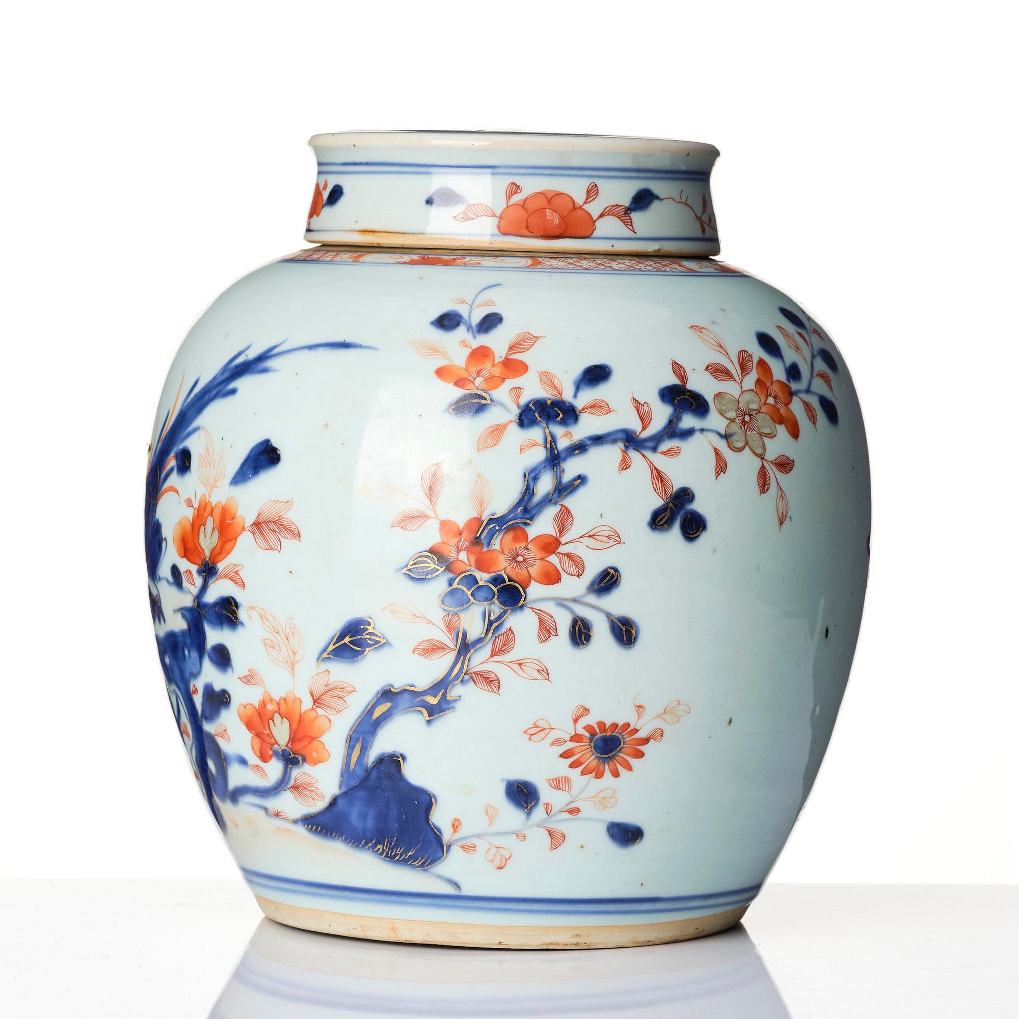 Kruka med lock, porslin. Qingdynastin, Kangxi (1662-1722).