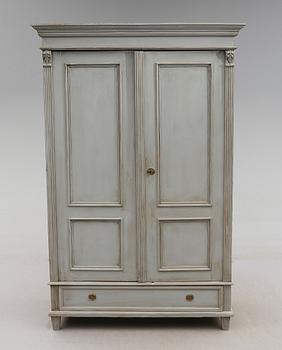 KLÄDSKÅP, omkring år 1900.