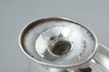 ETT PAR SALTKAR MED SKED, sterling silver. Henry Chawner London 1793. Skedarna Peter & William Bateman London 1805.