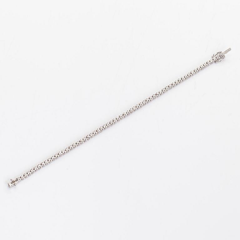 Tennisrannekoru, 18K valkokultaa, briljanttihiontaisia timantteja yhteensä noin 3.84 ct kaiverruksen mukaan.