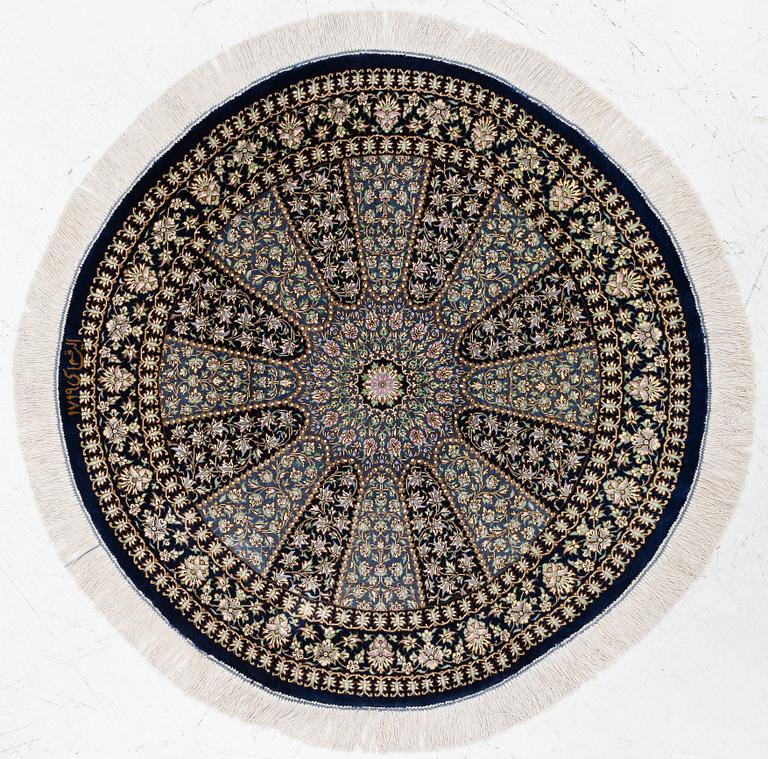 Rug, Ghom, signed, diameter 80 cm.