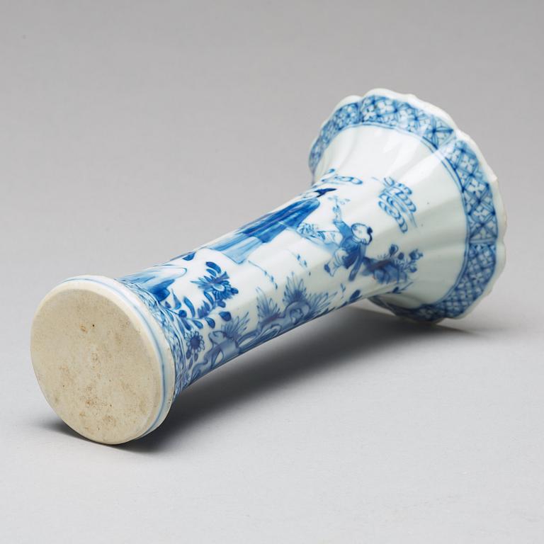 A blue and white vase, Qing dynasty, early 18th Century.