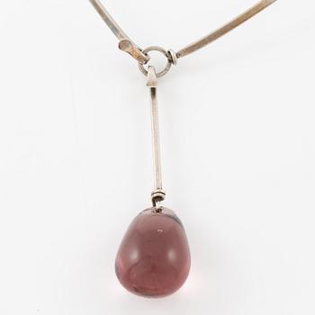 Vivianna Torun Bülow-Hübe, collier och örhängen, silver med lila-aprikosa glasdroppar.