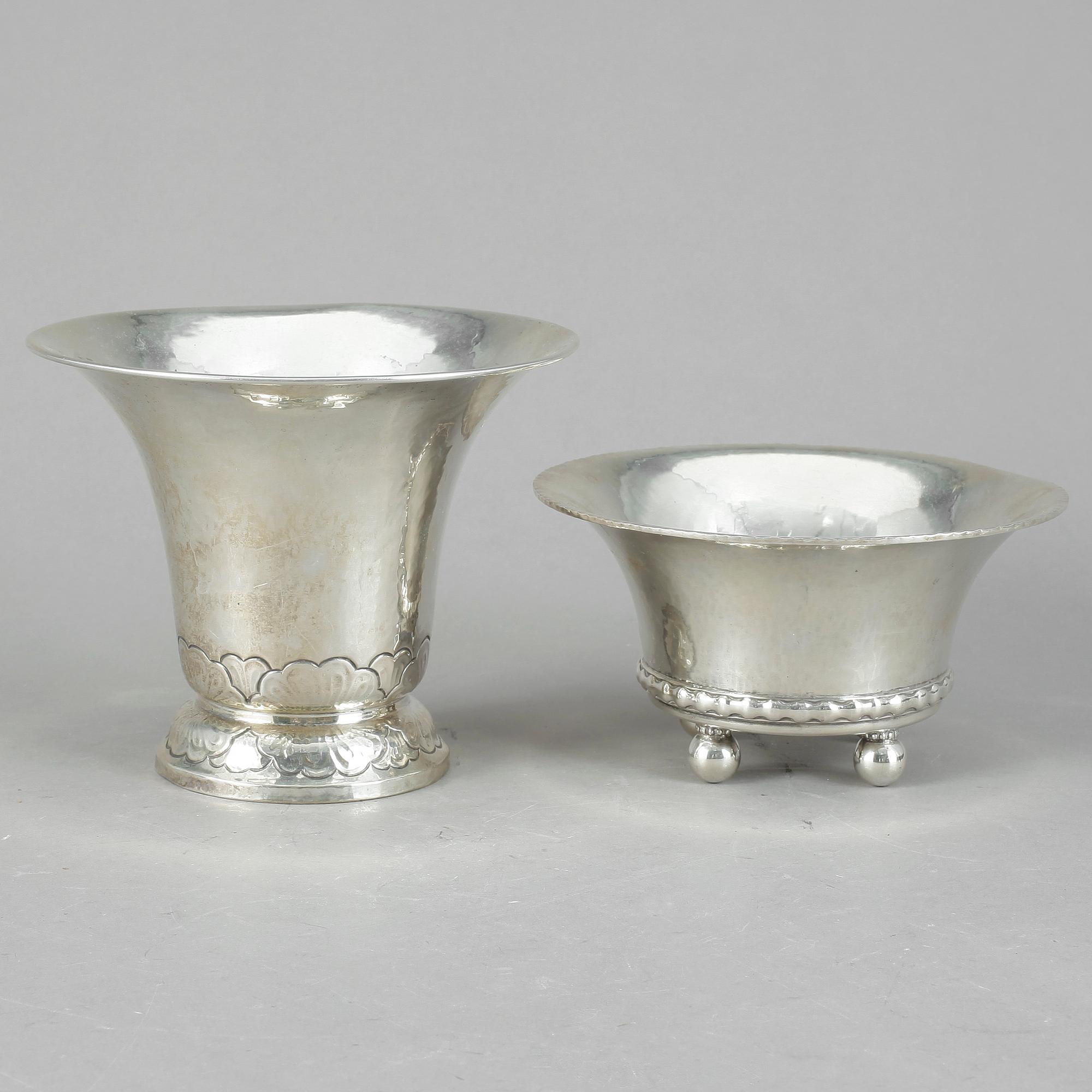 SKÅLAR, 2 stycken, silver, K Anderson samt CG Hallberg Stockholm, 1918 resp 1920. Total vikt ca 565 gram.