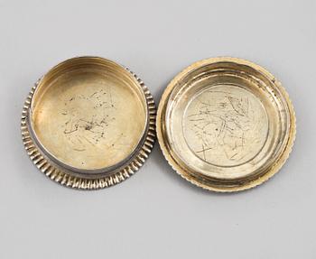 KYRKDOSA, silver, omkring år 1800, vikt 41 g.