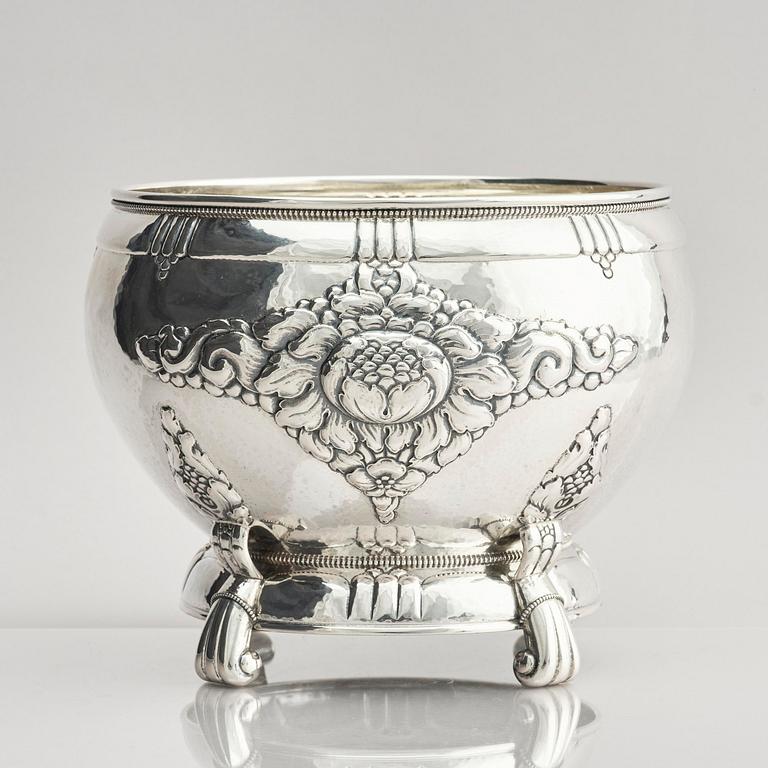 A Swedish early 20th century art nouveau silver centerpiece bowl, mark of Karl Anderson, Stockholm 1916.