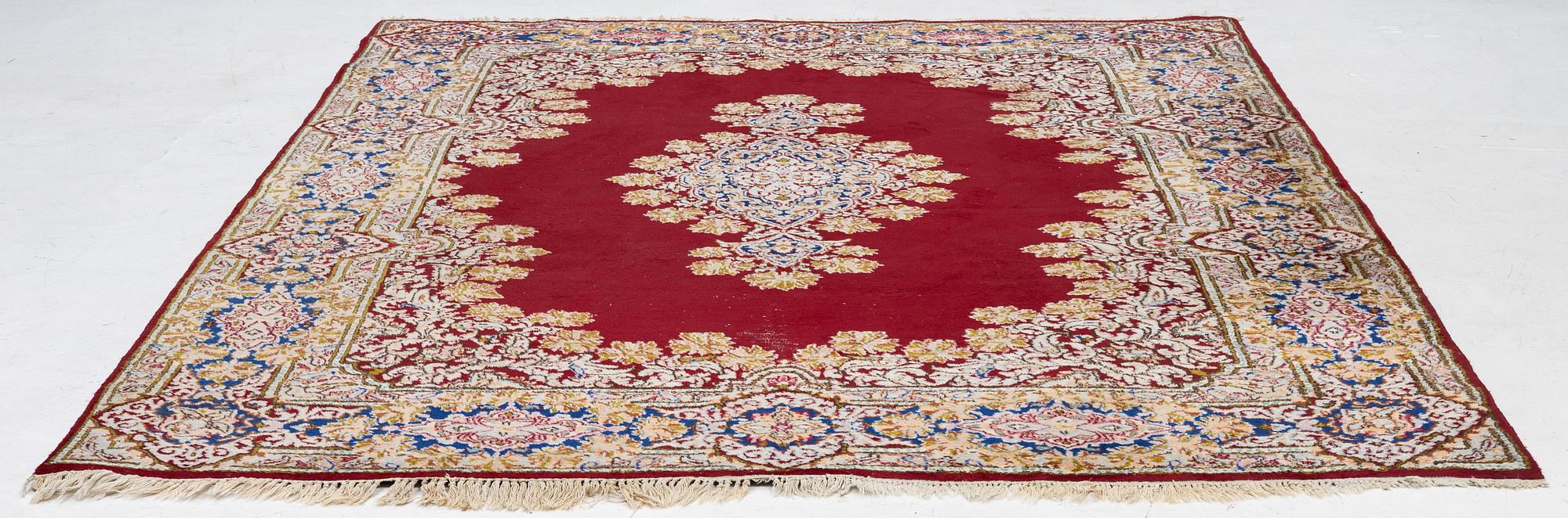 Carpet, Kirman, 314 x 220 cm.