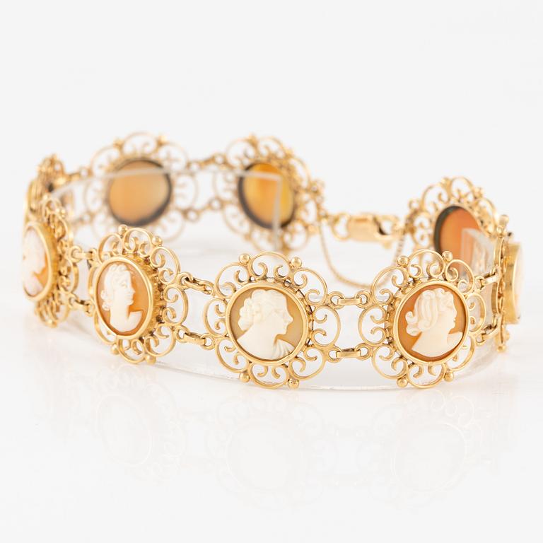 Armband, 18K guld med snäckskalscamé.
