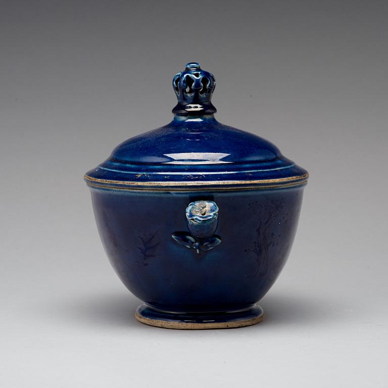 TERRIN med LOCK, porslin. Qingdynastin, Qianlong (1736-95).