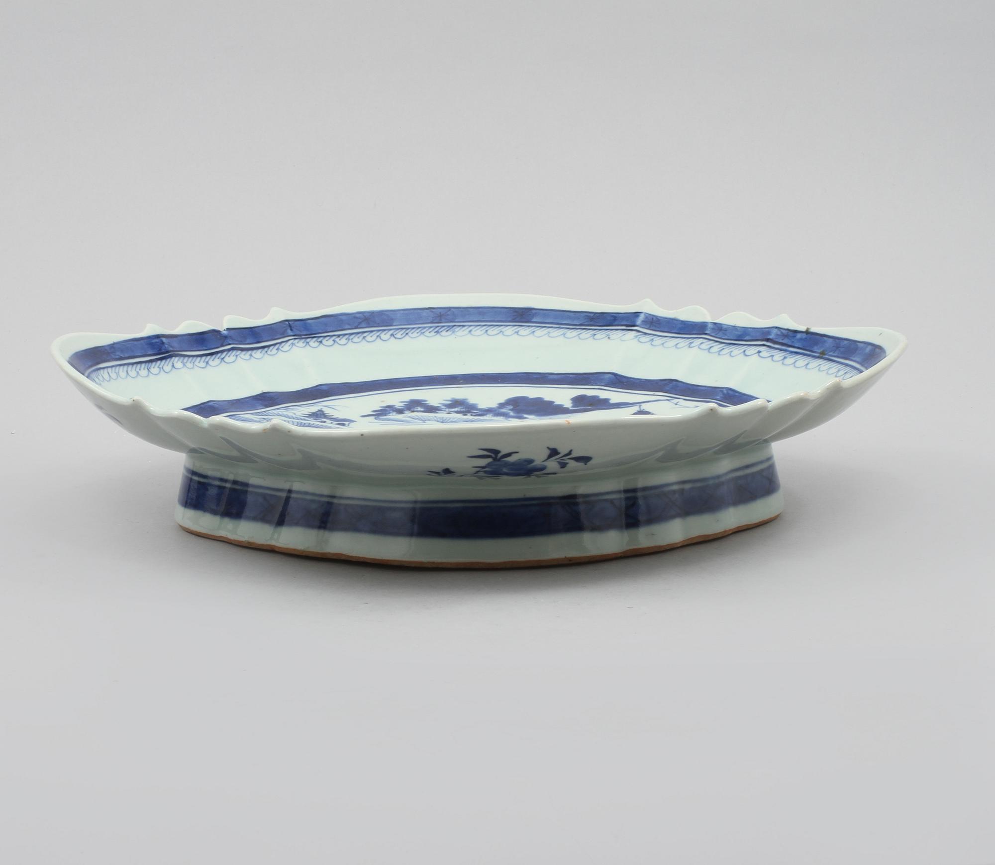 UPPLÄGGNINGSFAT, porslin, Kina, 1800-tal.
