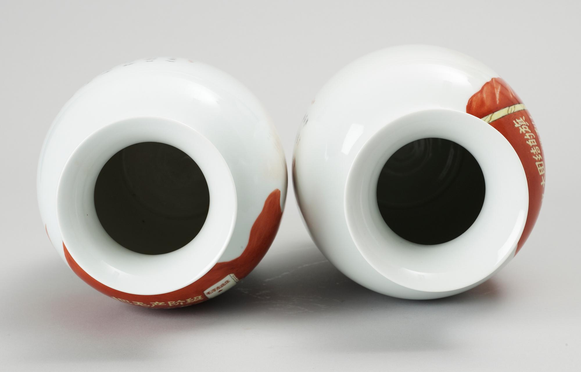 VASER, porslin. Kina. 1900-tal.